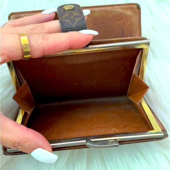 Louis Vuitton Kiss Lock Mono Wallet! Serial number: SD0915 - Picture 4 of 11